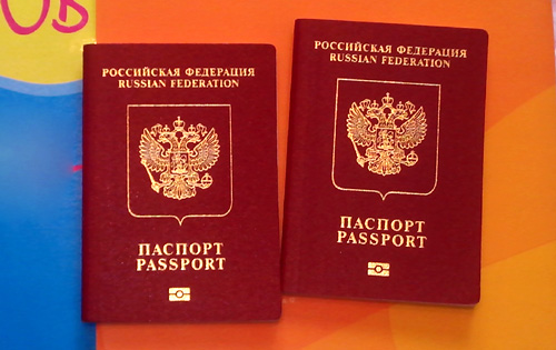 Россиянам разрешили получить второй загранпаспорт